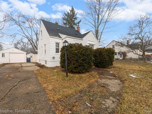 22373 Cyman Avenue, Warren, MI 48091