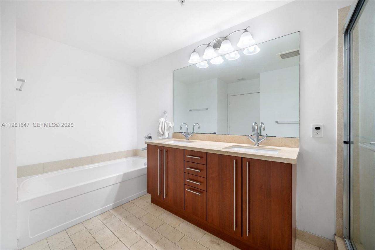 1111 SW 1st Ave , Unit 3422-N, Miami, FL 33130 Photo