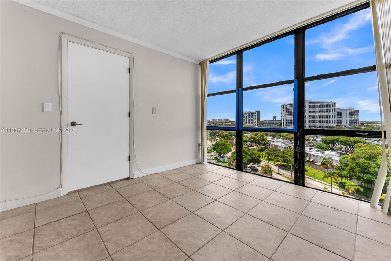 800 Parkview Dr, Unit 1007, Hallandale Beach, FL 33009 Photo