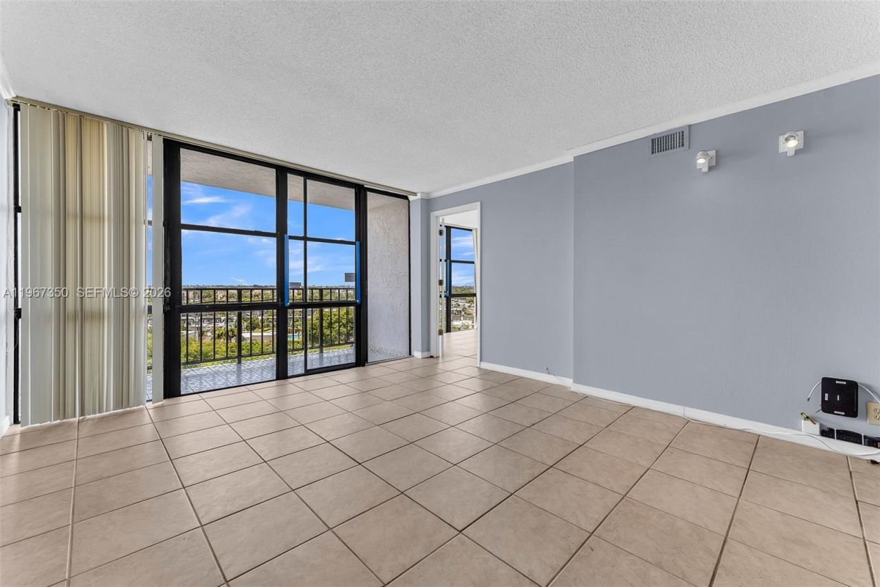 800 Parkview Dr, Unit 1007, Hallandale Beach, FL 33009 Photo