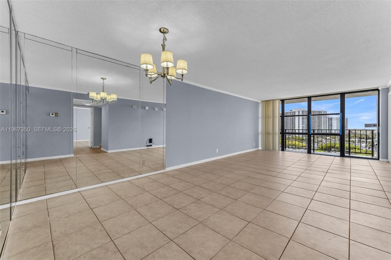 800 Parkview Dr, Unit 1007, Hallandale Beach, FL 33009 Photo