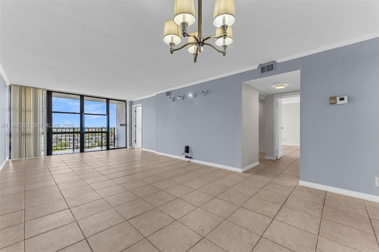 800 Parkview Dr, Unit 1007, Hallandale Beach, FL 33009 Photo
