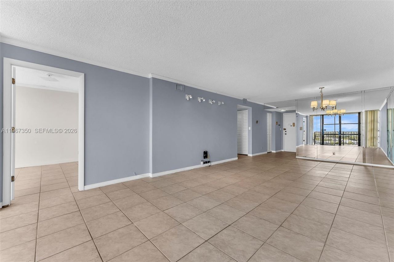 800 Parkview Dr, Unit 1007, Hallandale Beach, FL 33009 Photo