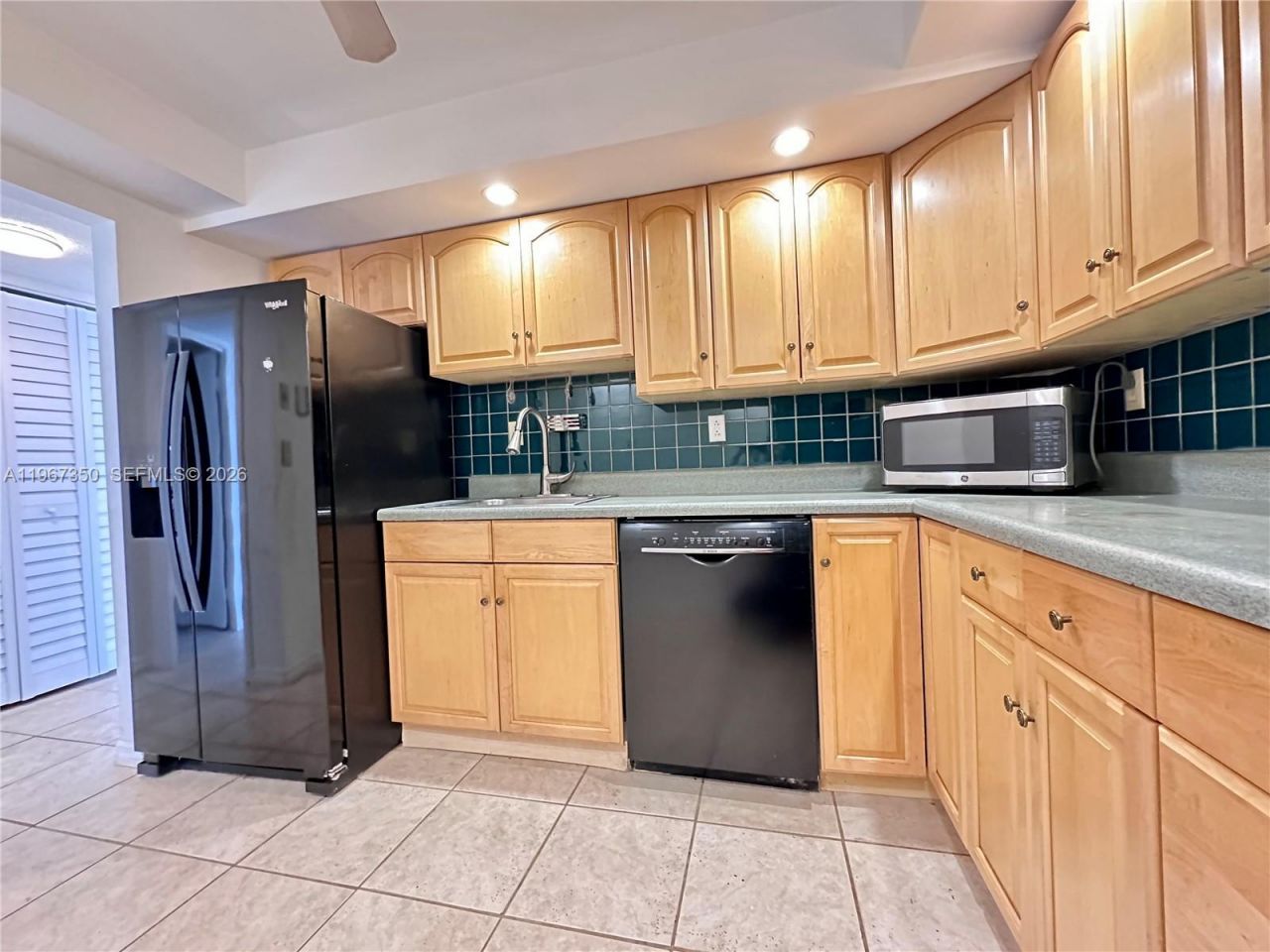 800 Parkview Dr, Unit 1007, Hallandale Beach, FL 33009 Photo