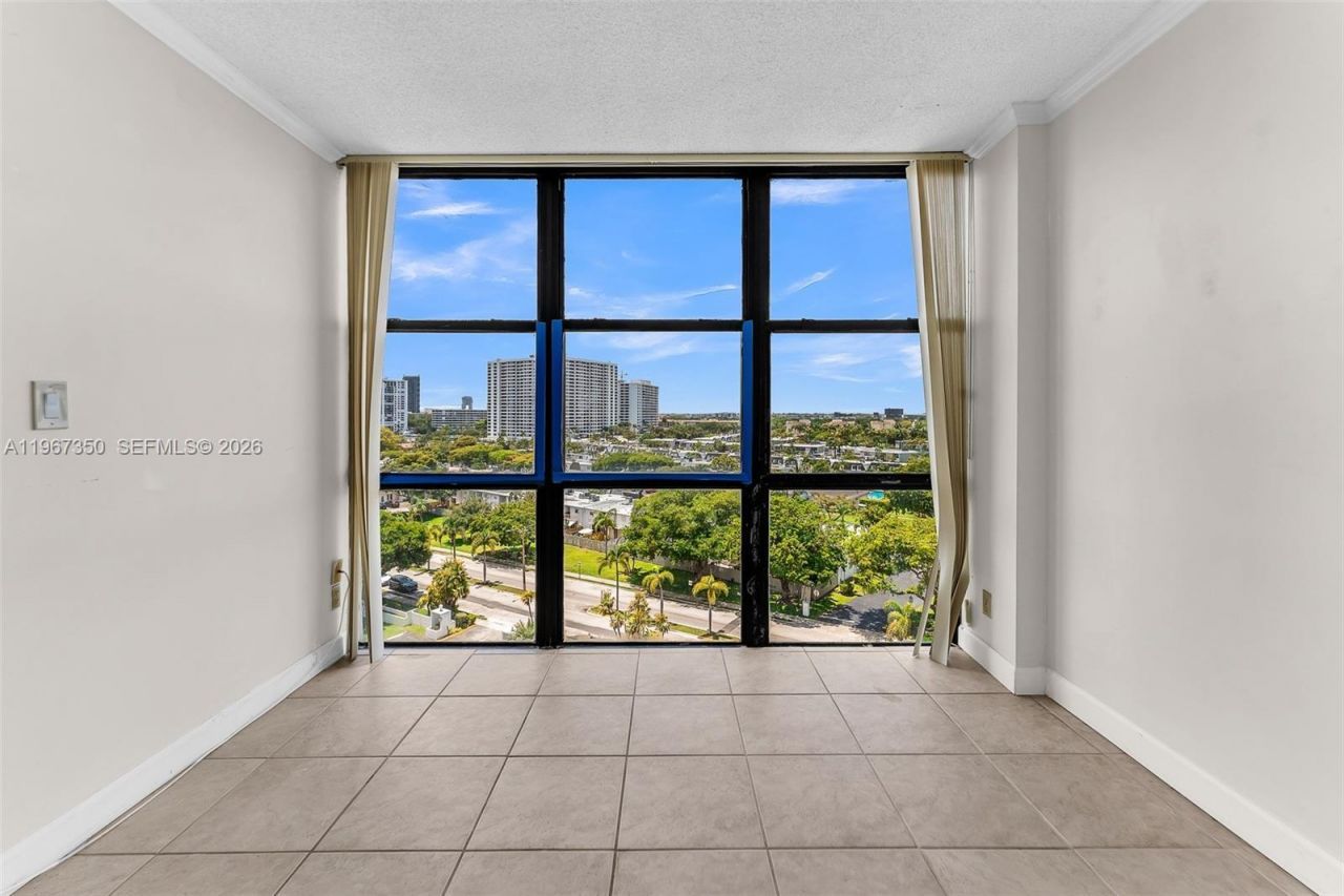800 Parkview Dr, Unit 1007, Hallandale Beach, FL 33009 Photo