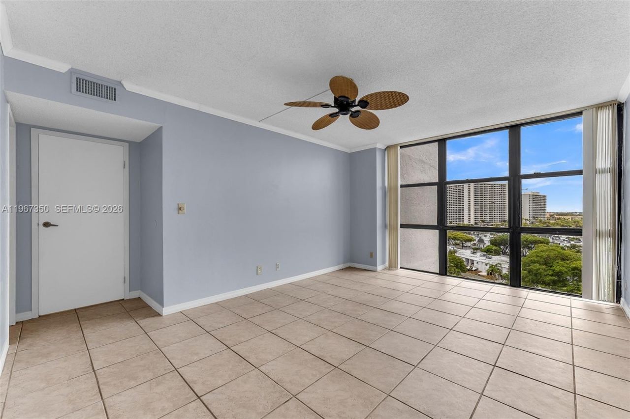 800 Parkview Dr, Unit 1007, Hallandale Beach, FL 33009 Photo