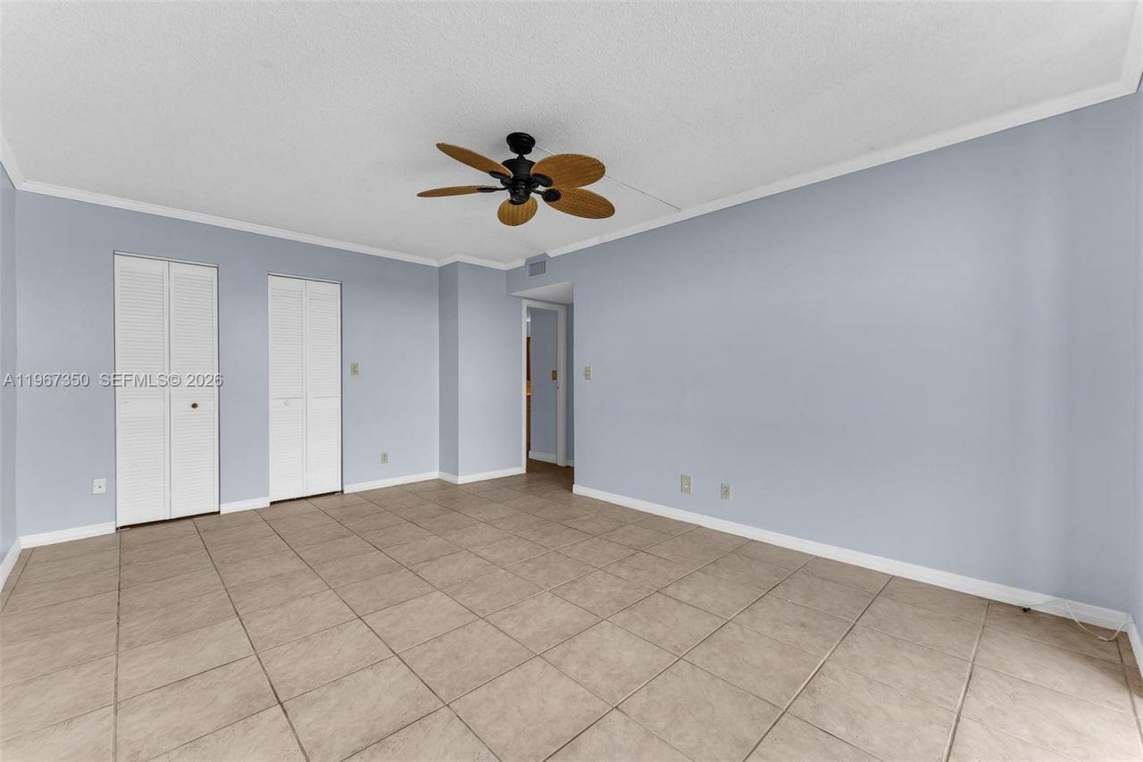 800 Parkview Dr, Unit 1007, Hallandale Beach, FL 33009 Photo