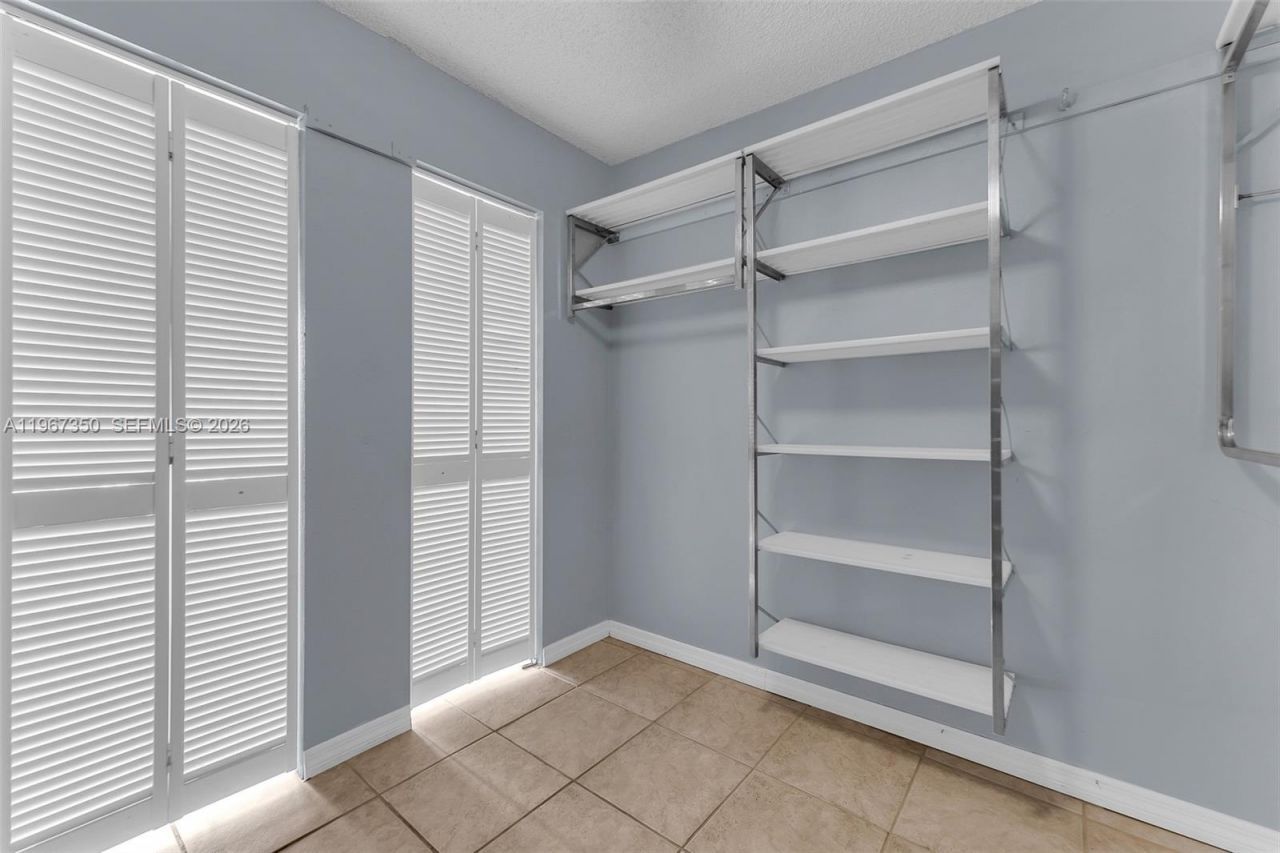 800 Parkview Dr, Unit 1007, Hallandale Beach, FL 33009 Photo