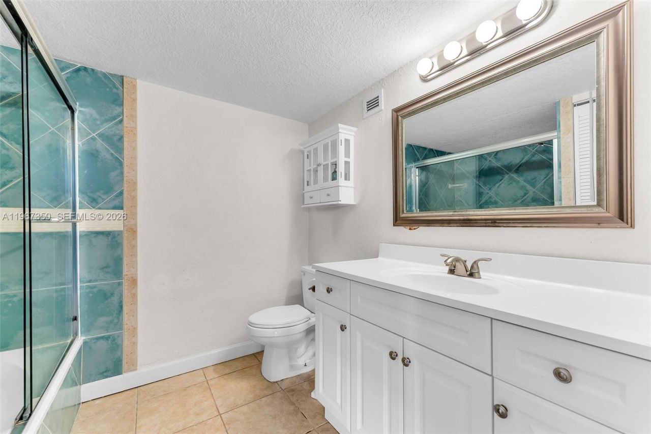 800 Parkview Dr, Unit 1007, Hallandale Beach, FL 33009 Photo