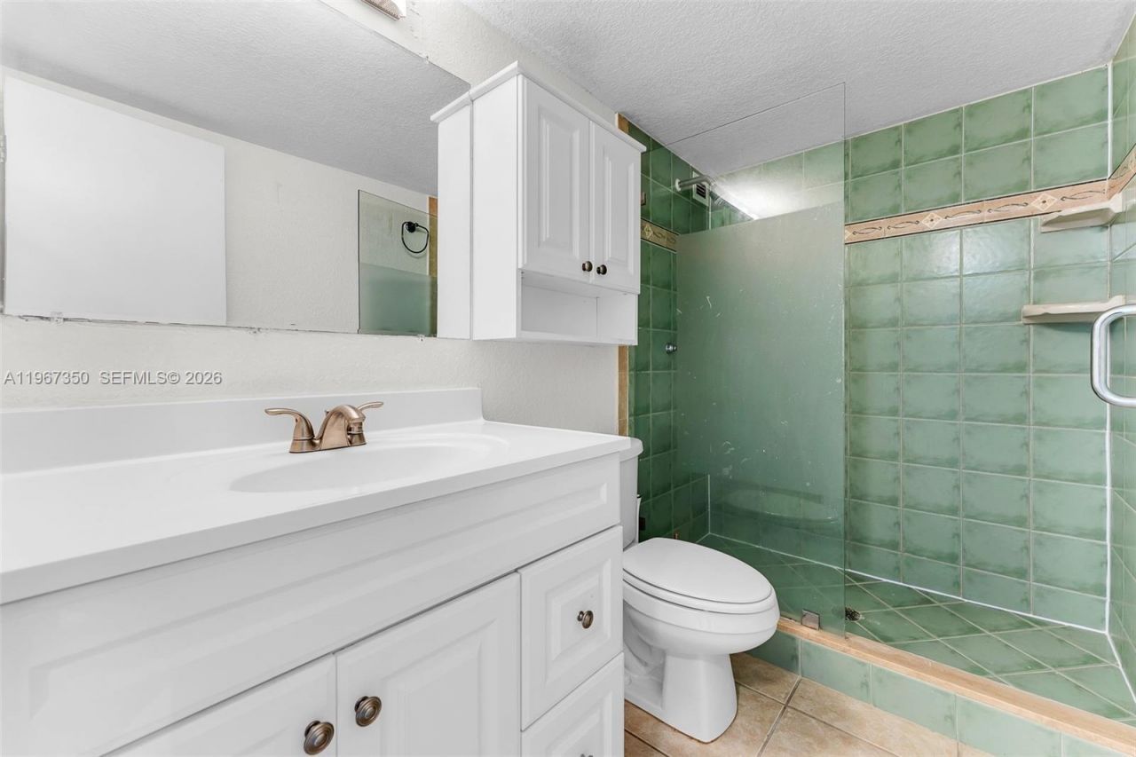 800 Parkview Dr, Unit 1007, Hallandale Beach, FL 33009 Photo
