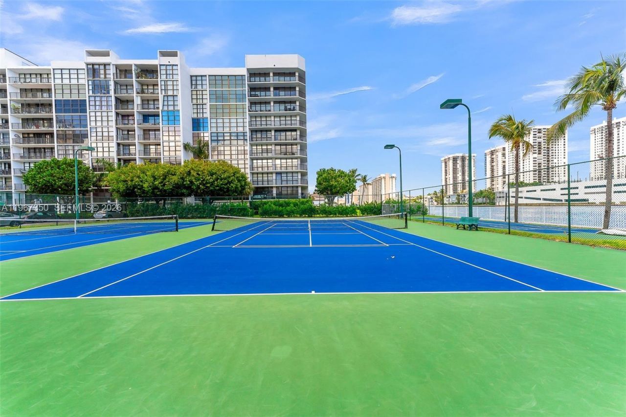 800 Parkview Dr, Unit 1007, Hallandale Beach, FL 33009 Photo
