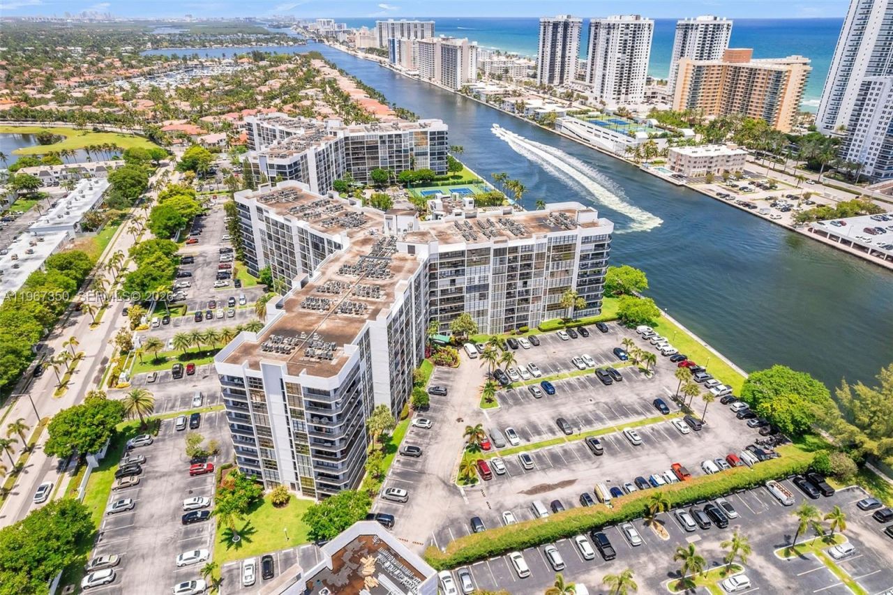800 Parkview Dr, Unit 1007, Hallandale Beach, FL 33009 Photo