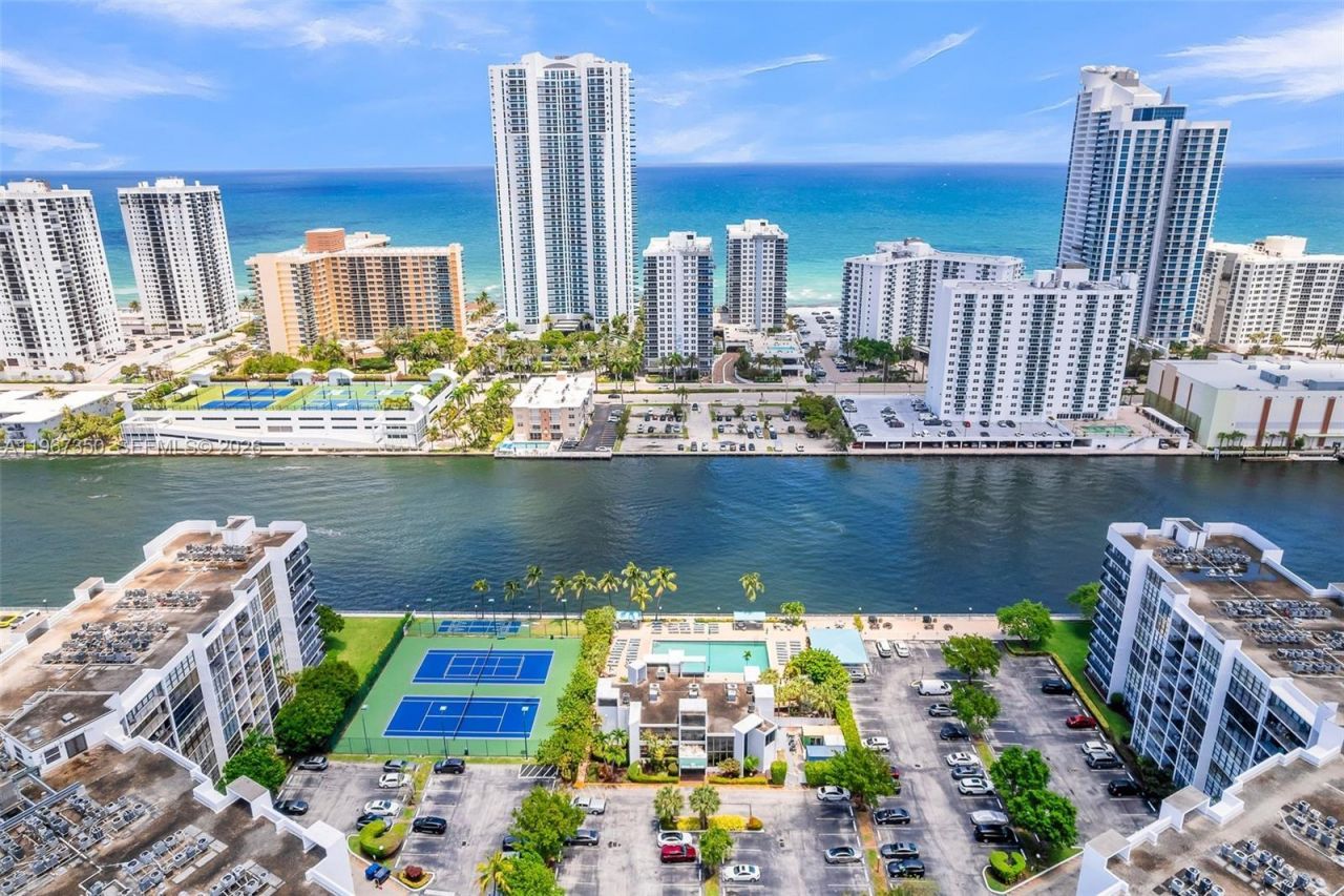 800 Parkview Dr, Unit 1007, Hallandale Beach, FL 33009 Photo