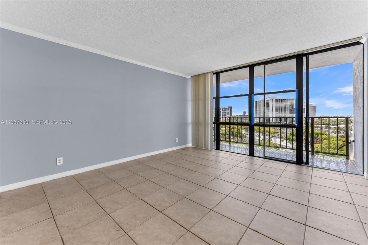 800 Parkview Dr, Unit 1007, Hallandale Beach, FL 33009 Photo