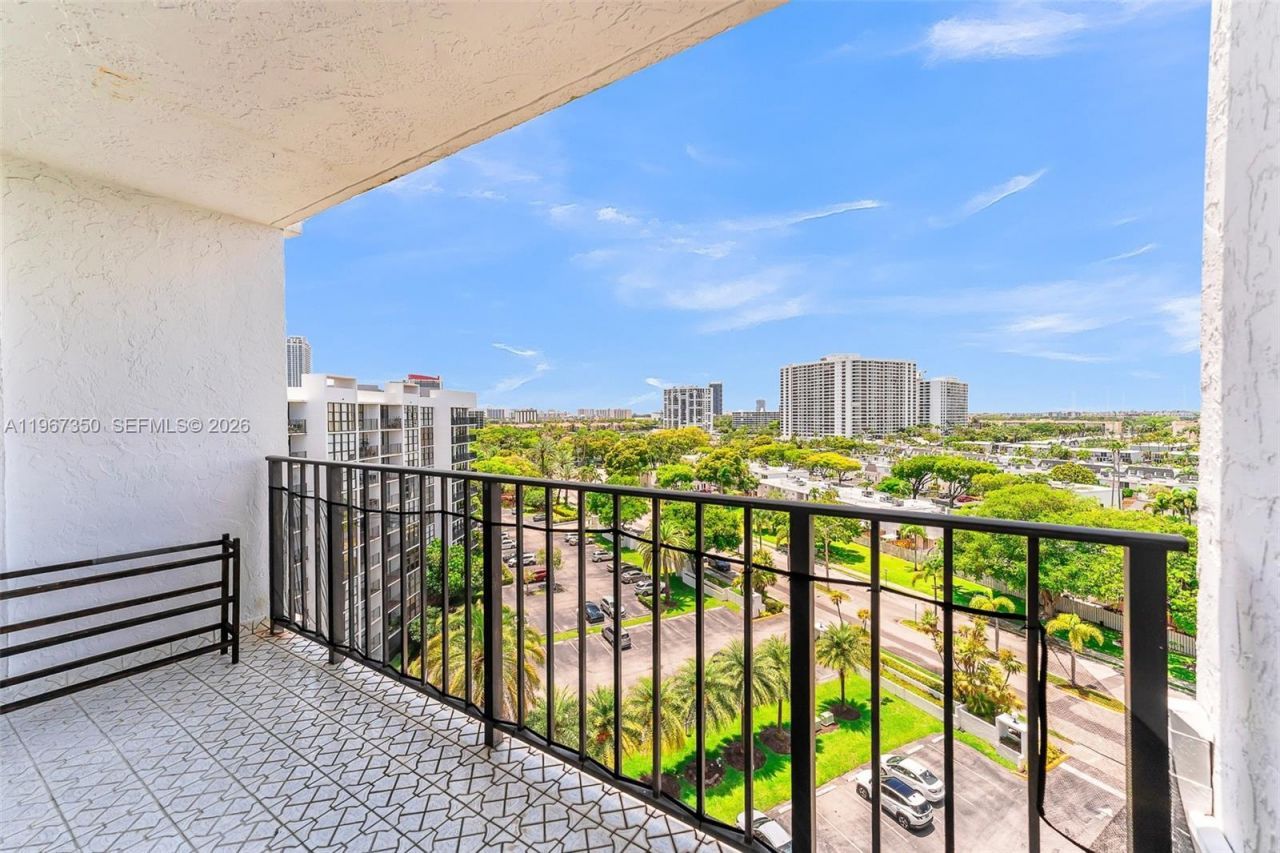 800 Parkview Dr, Unit 1007, Hallandale Beach, FL 33009 Photo