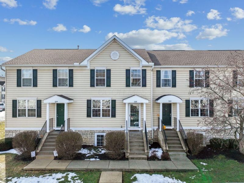 7255 Colonial Affair Drive, Unit 14, New Albany, OH 43054 Photo 2