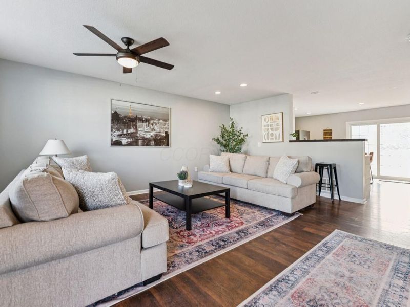 7255 Colonial Affair Drive, Unit 14, New Albany, OH 43054 Photo 3