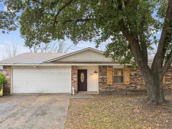 317 E Grenoble Drive, Grand Prairie, TX 75052