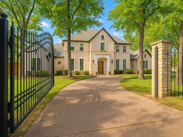 550 N Peytonville Avenue, Southlake, TX 76092