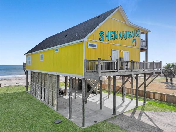 1120 Alex Drive, Gilchrist, TX 77617