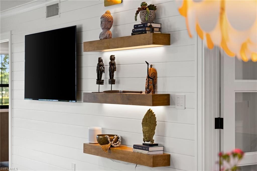 3135 Riviera Dr, Unit B205, Naples, FL 34103 Photo