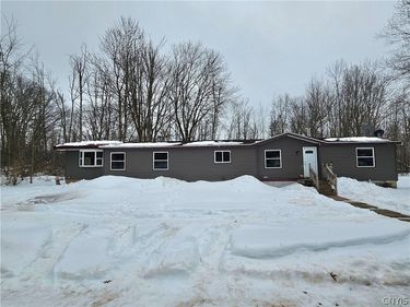 383 Peter Scott Road, Pennellville, NY 13132