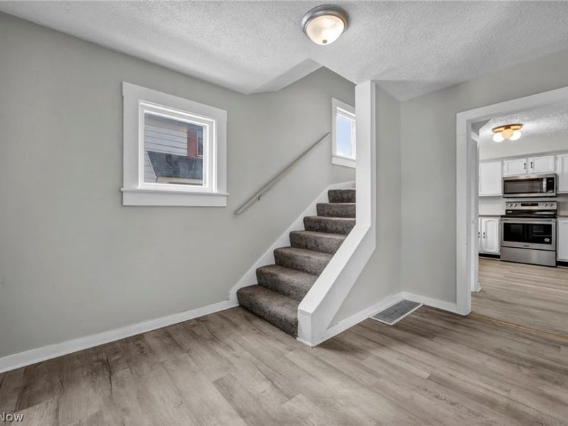 1084 Shannon Avenue, Barberton, OH 44203 Photo 16