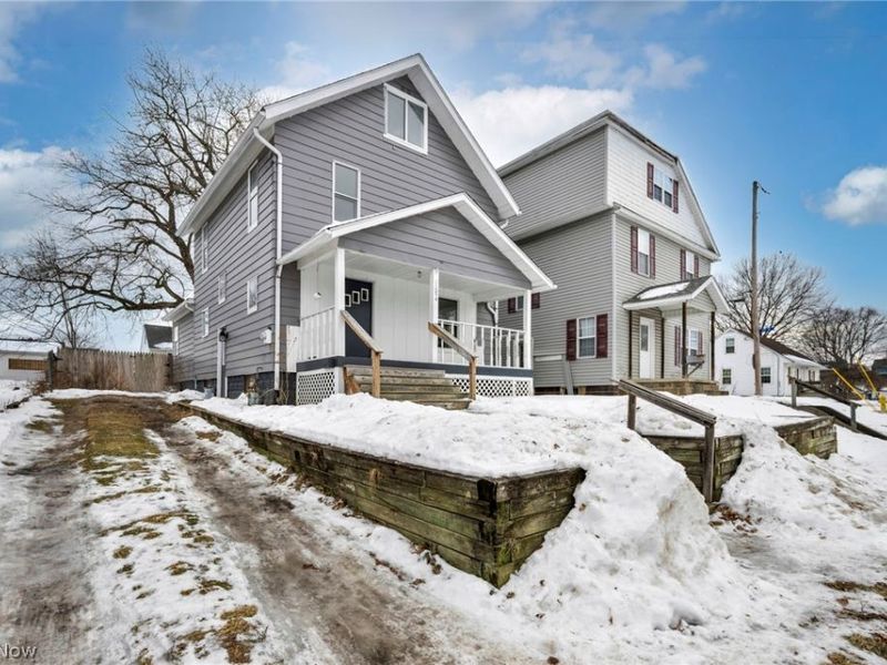 1084 Shannon Avenue, Barberton, OH 44203 Photo 3