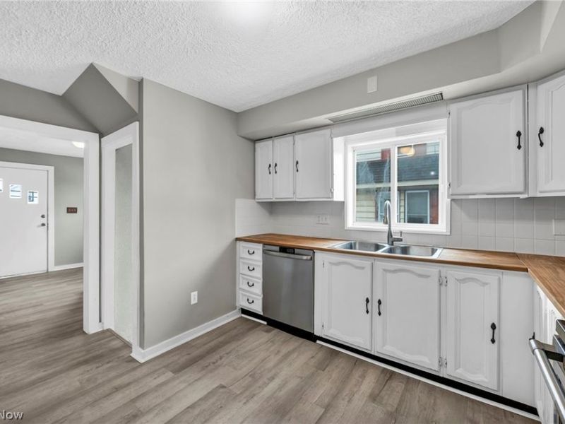 1084 Shannon Avenue, Barberton, OH 44203 Photo 8