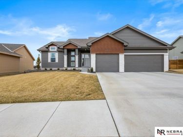 2909 N 166th Street, Omaha, NE 68116