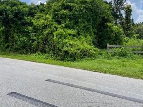 555 Sacramento St, North Fort Myers, FL 33903