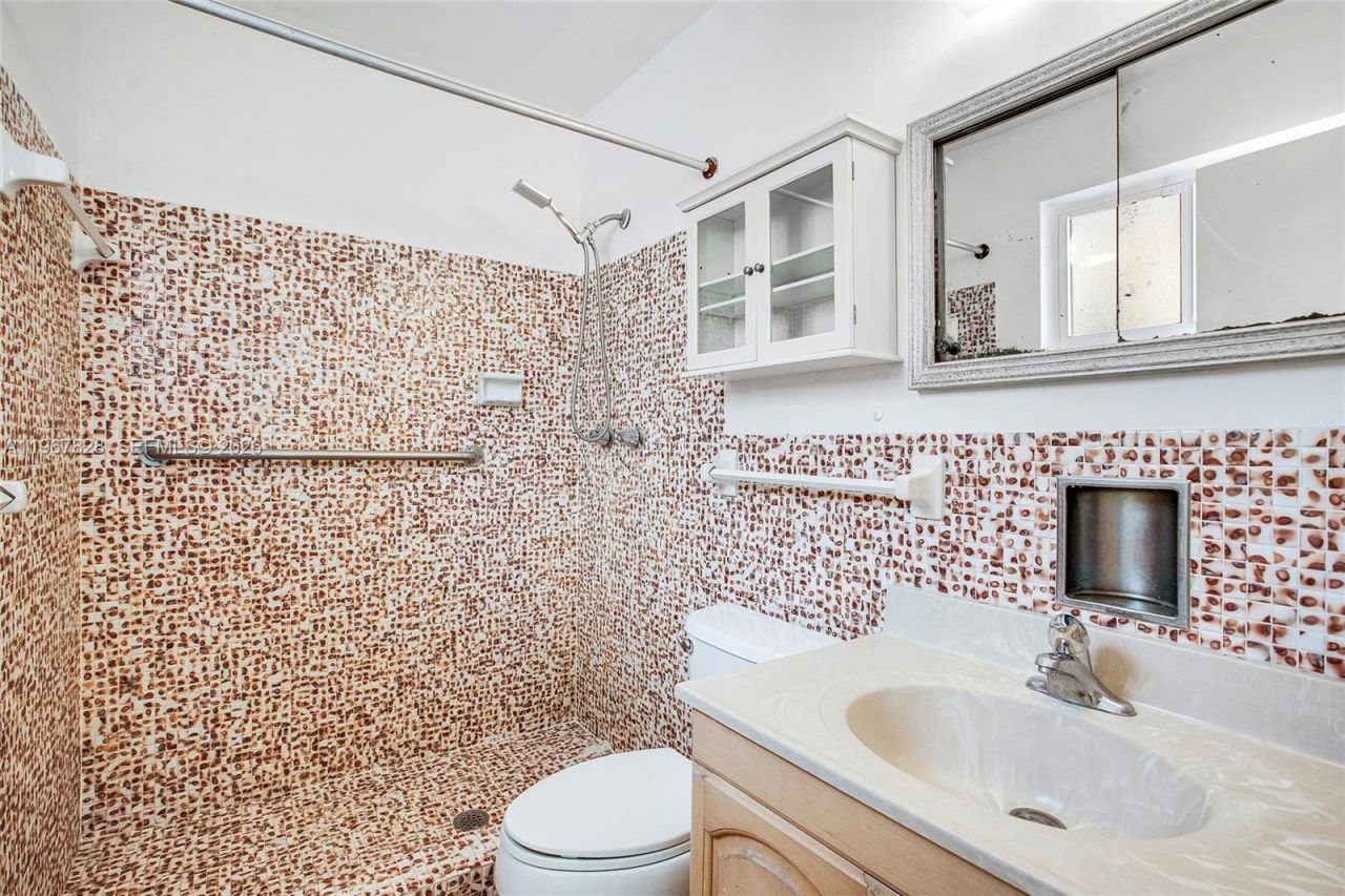 9372 Abbott Ave , Surfside, FL 33154 Photo