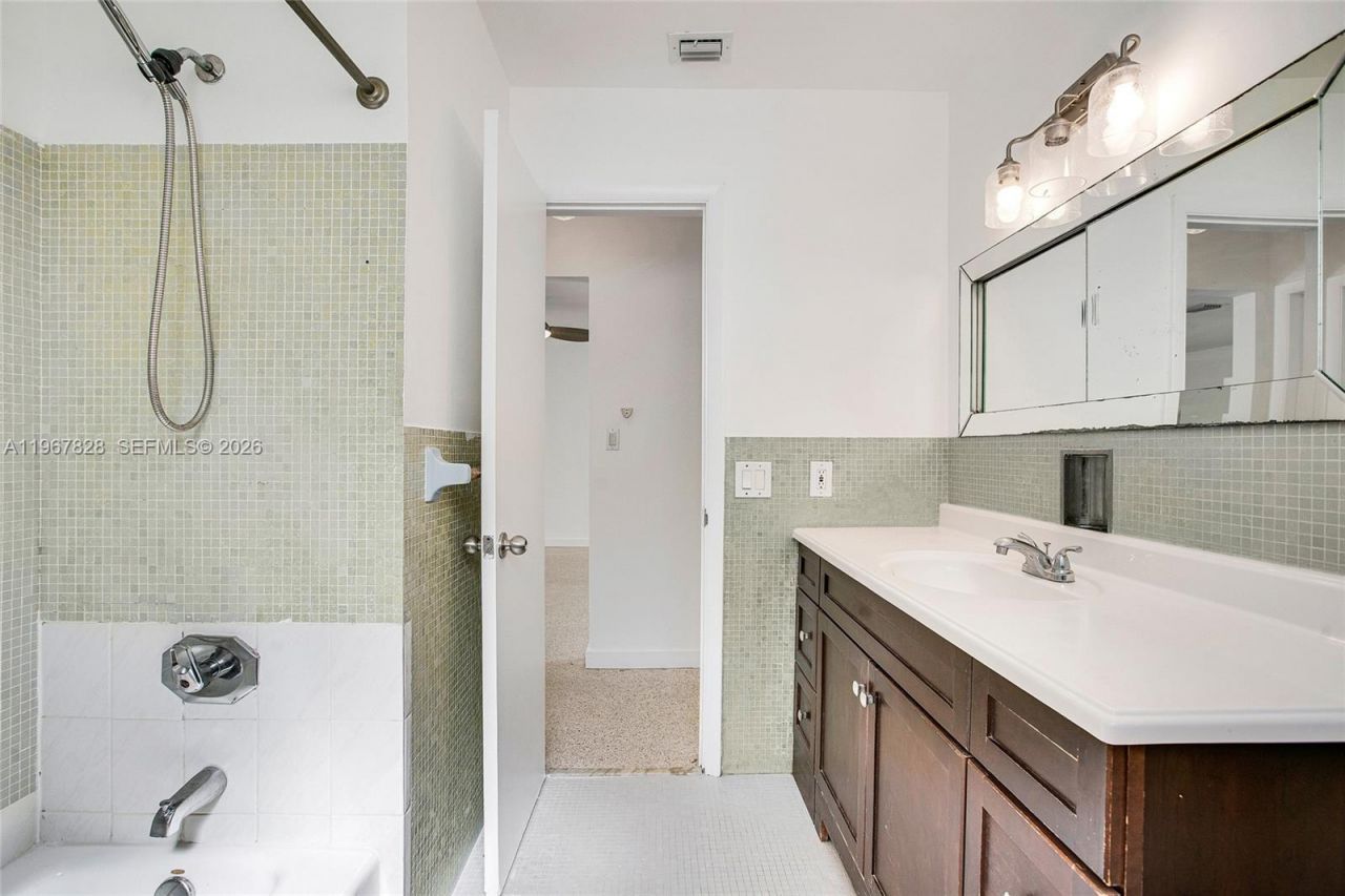 9372 Abbott Ave , Surfside, FL 33154 Photo