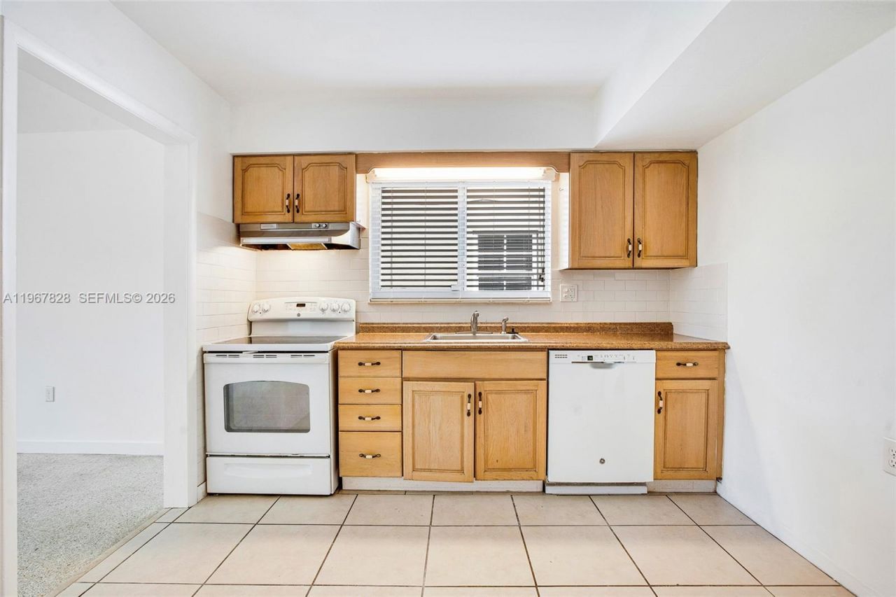 9372 Abbott Ave , Surfside, FL 33154 Photo