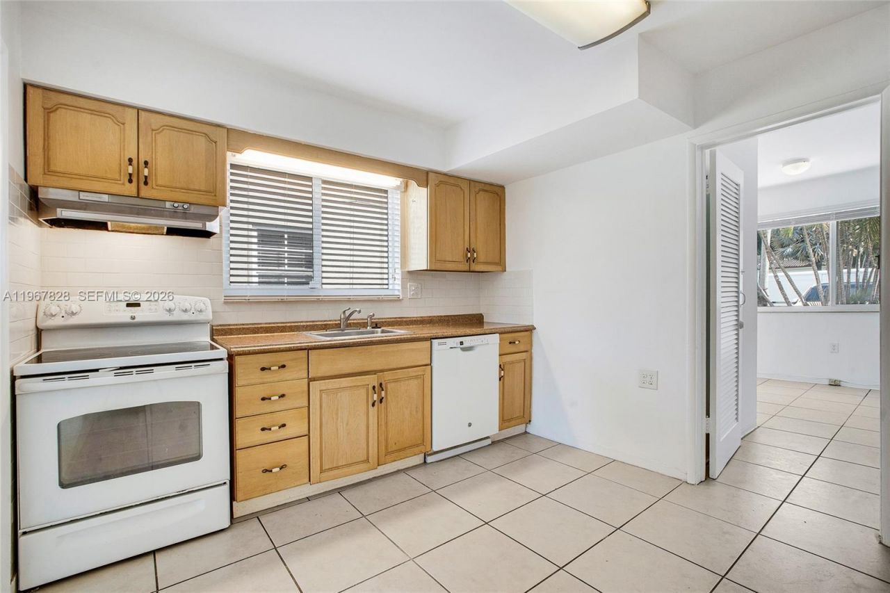 9372 Abbott Ave , Surfside, FL 33154 Photo