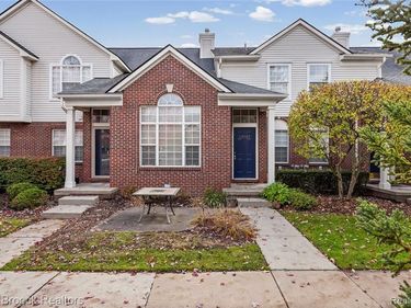 19105 Alexa Drive, Walled Lake, MI 48390