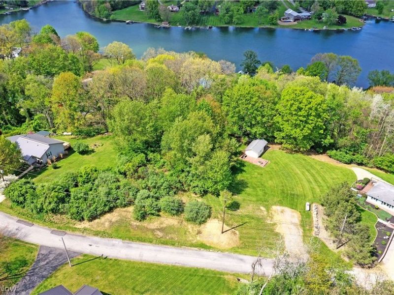 47912 Tomahawk Drive, Negley, OH 44441 Photo 2