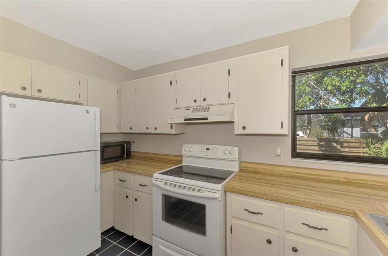 984 N Beneva Road, Unit T7, Sarasota, FL 34232 Photo