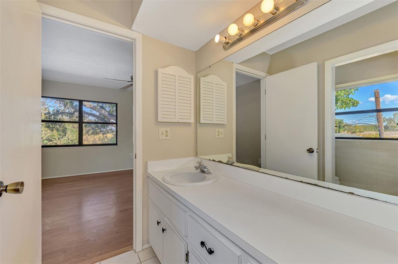 984 N Beneva Road, Unit T7, Sarasota, FL 34232 Photo