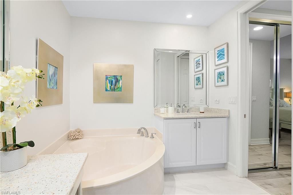 3099 Lancaster Dr, Unit 7-701, Naples, FL 34105 Photo