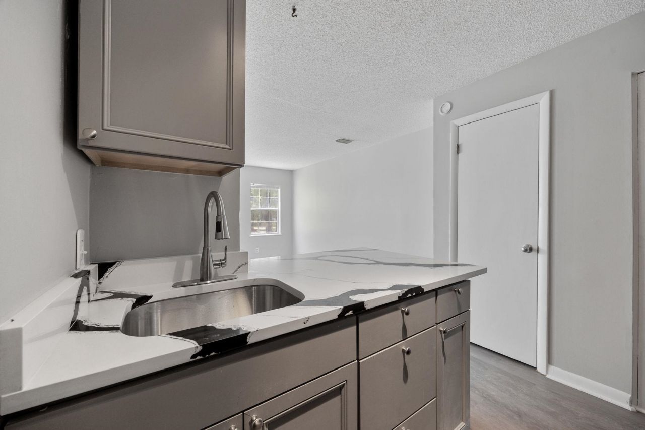 6840 Blue Heron Dr.  Photo 10