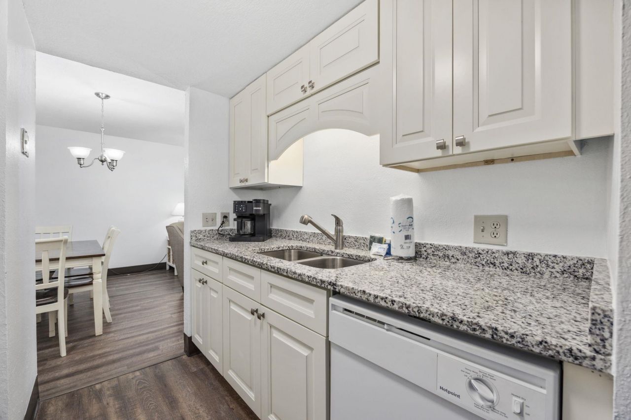 209 75th Ave N  Photo 11