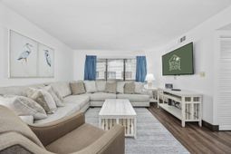 209 75th Ave N  photo 4