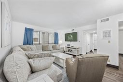 209 75th Ave N  photo 4