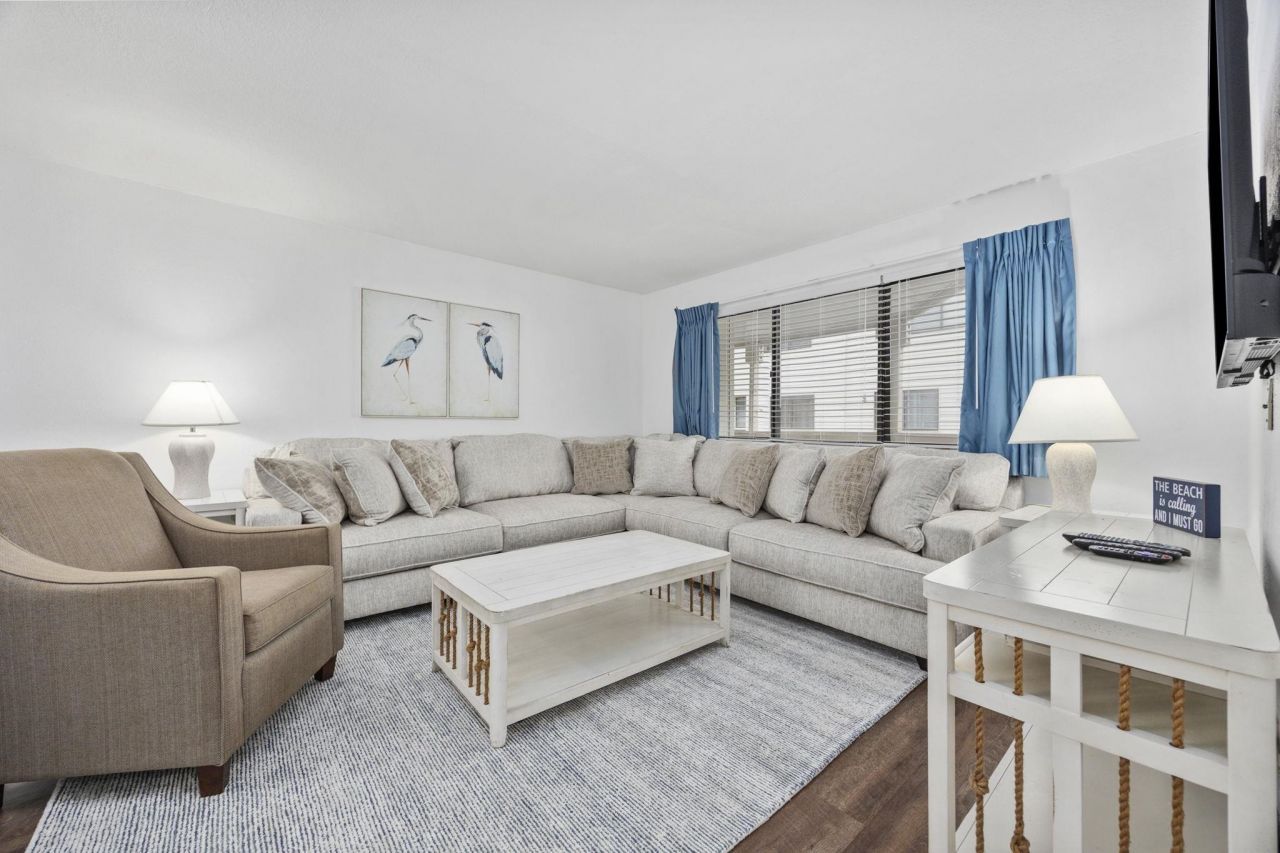 209 75th Ave N  Photo 5