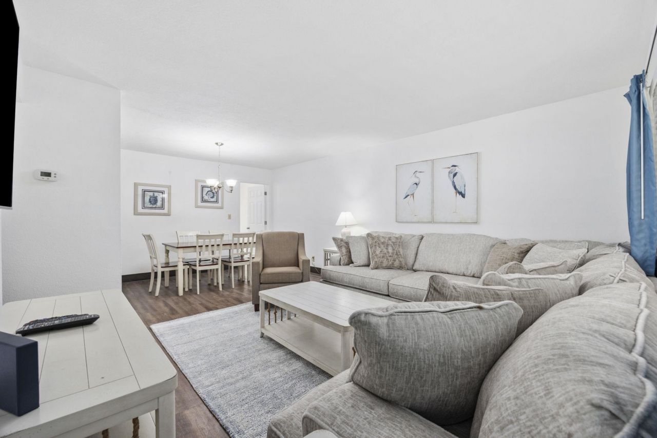 209 75th Ave N  Photo 7