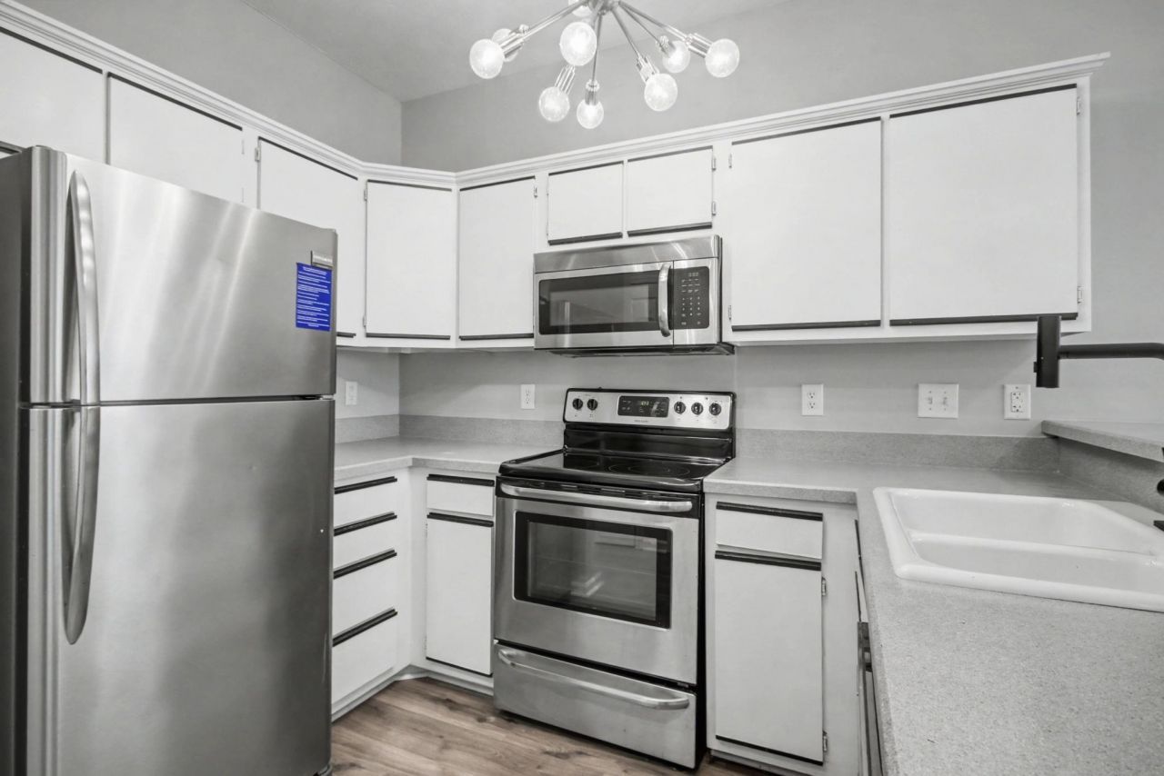 488 River Oaks Dr. Photo 9