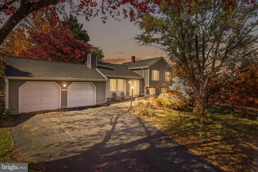 207 N Laura Anne Drive, Sterling, VA 20164 Main Photo