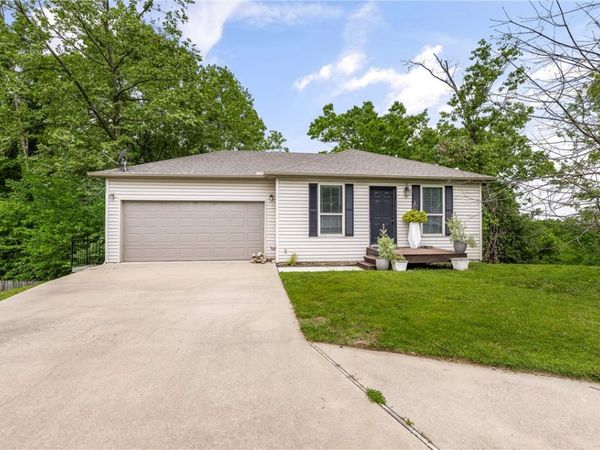 1615 Cresent Street , Bentonville, AR 72712