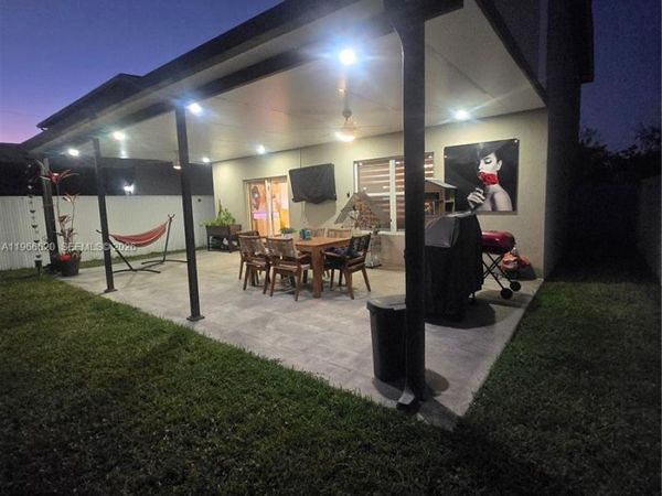 613 NE 5th Way , Florida City, FL 33034